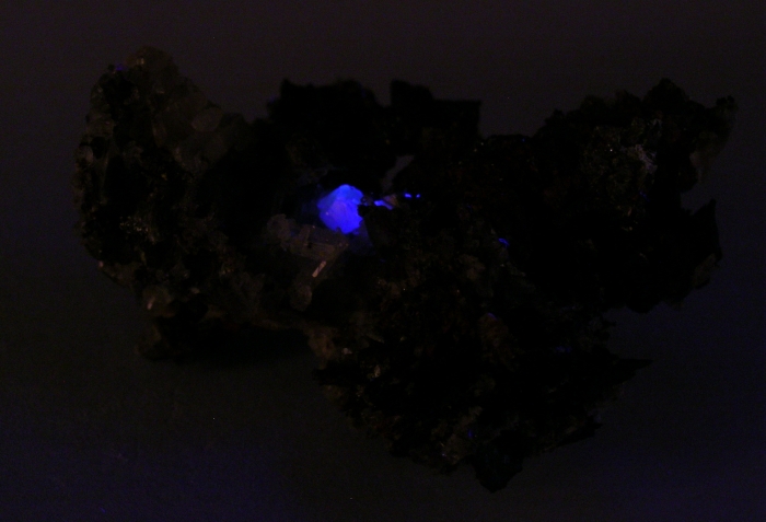scheelite fluorescent skarn tactite denny mountain red gulch rockhounds creek