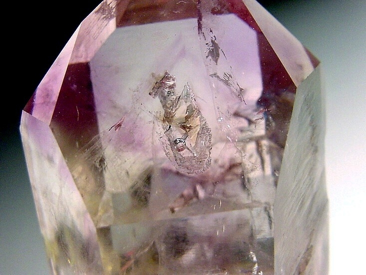 enhydro in quartz