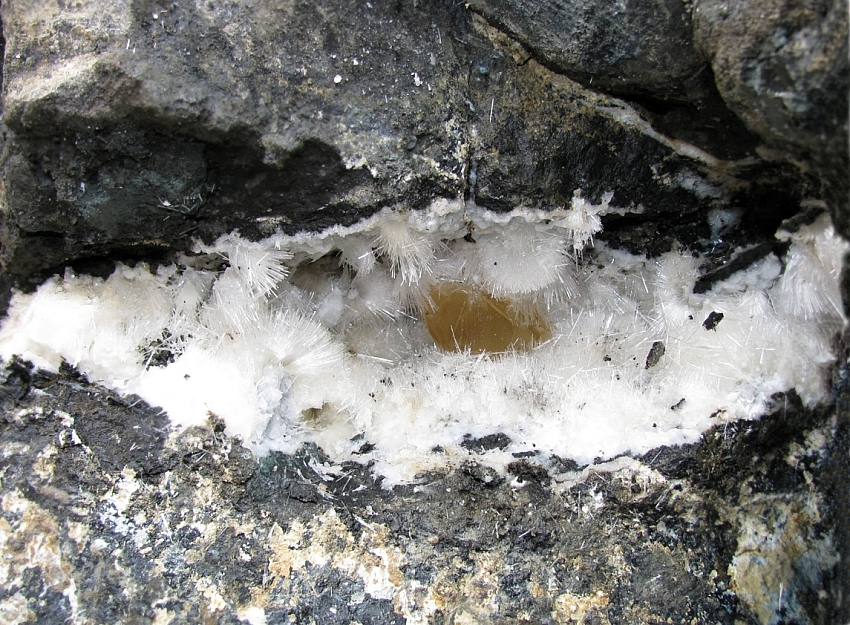 natrolite and calcite basalt pillow Crescent Basalt
