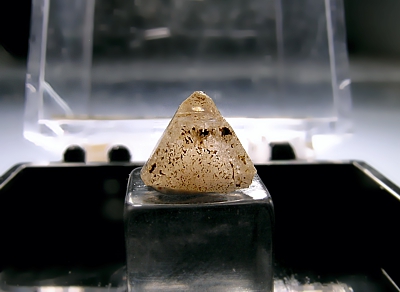 zektzerite for sale